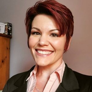 Meet your Posher, Carrie